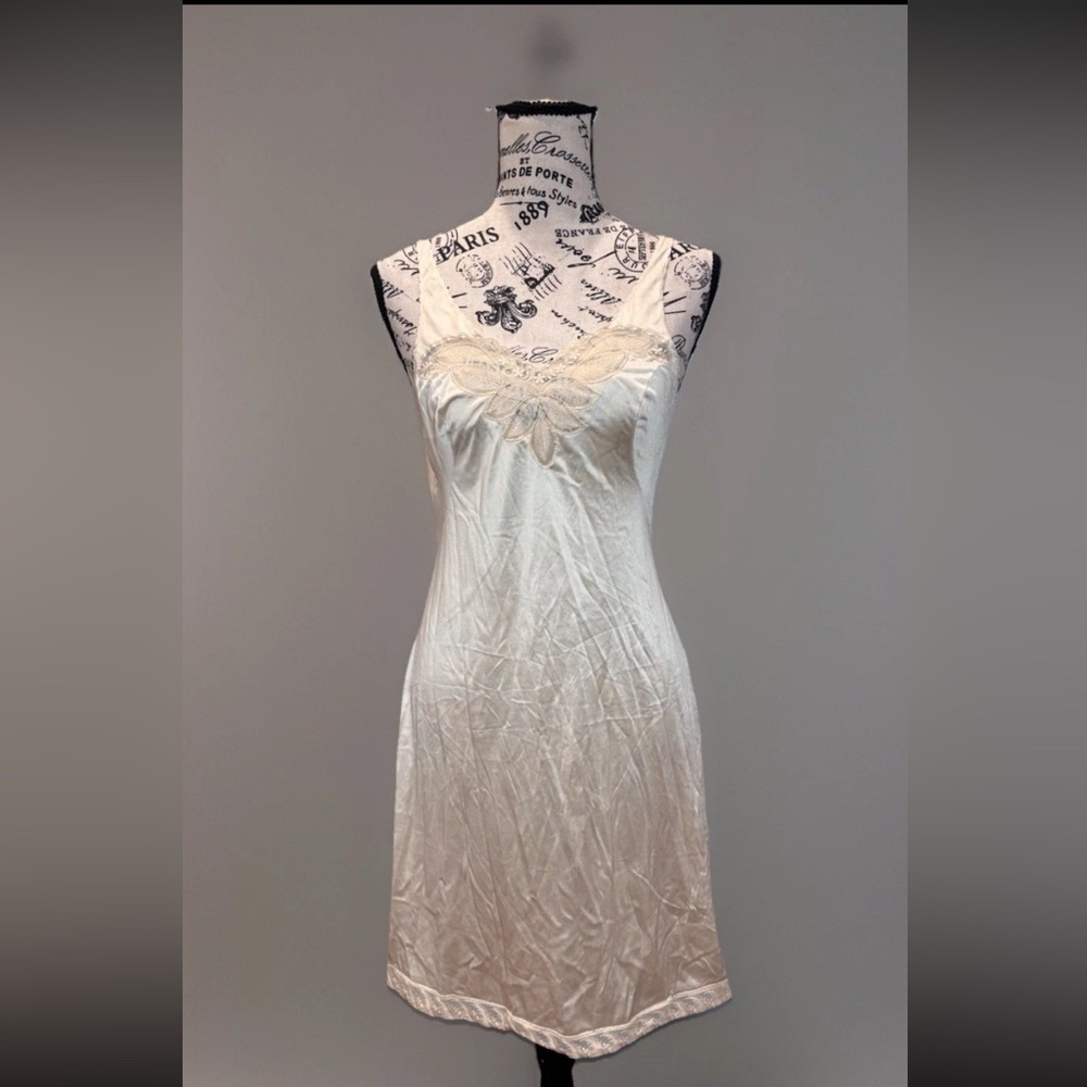 Luxurious Cream Lace Chemise